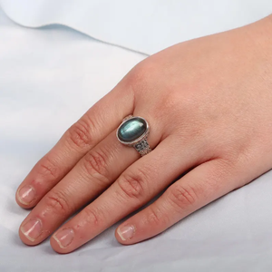 Bague élégante de réglage de lunette en pierre précieuse Labradorite délicate en argent sterling 925 bagues de fiançailles écologiques bijoux fins pour - Product Image 5