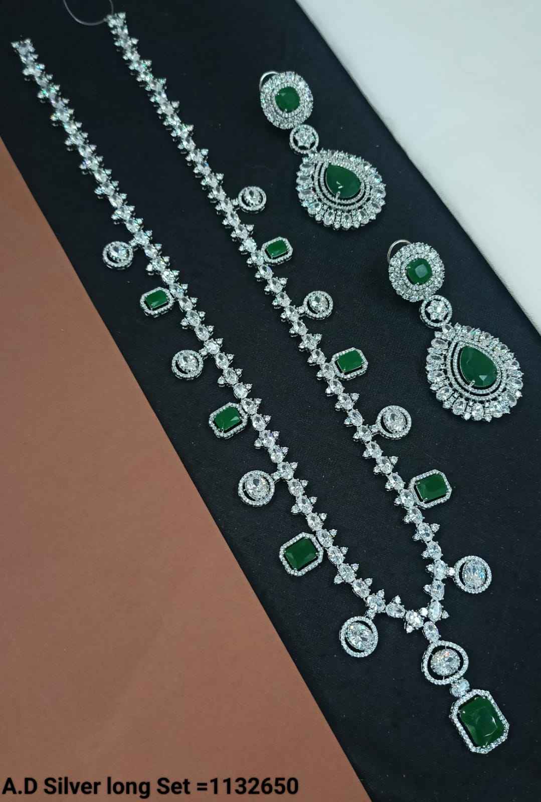 สีเขียว