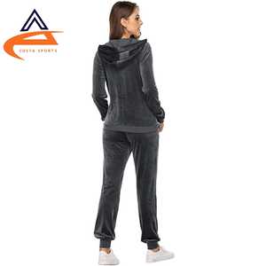 Chándal de terciopelo personalizable para mujer, ropa deportiva cómoda para gimnasio en diferentes colores para el invierno - Product Image 3