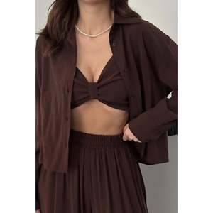 Conjunto de Tres Piezas con Detalles en Gipe Marrón - Marrón - Product Image 5