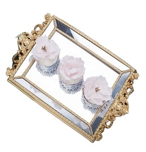 Plateau de cuisine moderne argenté et doré Décoration de table en métal de qualité supérieure Plateau de service antique en corail perlé à bon prix - Product Image 1