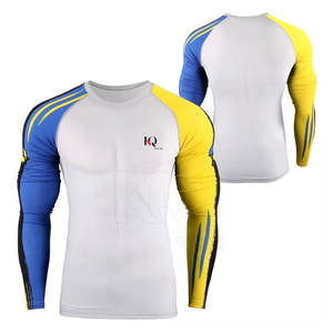 Vêtements de sport Rash Guard légers et écologiques à logo personnalisé fabriqués au Pakistan, manches longues, en spandex/polyester, pour la natation - Product Image 2