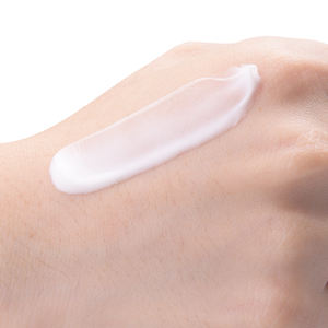 ครีมทามือและเล็บลายดอกไม้หวานและสีเหลืองอำพัน30มล. ให้ความชุ่มชื้นและการบำรุงผลิตภัณฑ์จากไทย - Product Image 6