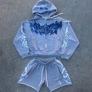 Ensemble sweat à capuche et short imprimé à bords effilochés, impression personnalisée effet craquelé, tenue deux pièces streetwear premium - Product Image 1