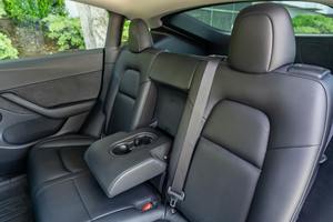 T-esla Model Y L-ong Ra-nge AWD 2020 Usado en Buen Estado - Product Image 5