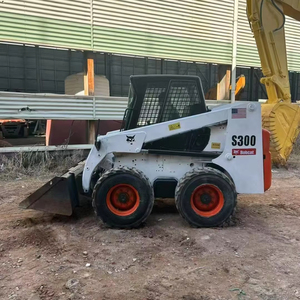 Chargeuse compacte Bobcat S300 d'occasion avec d'excellentes performances, prix bas. Les composants principaux incluent le moteur et le moteur électrique. - Product Image 1