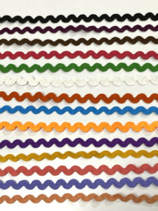 Cinta de Encaje Ric Rac de 3 mm, Adorno en Zig Zag para Prendas y Zapatos, Adorno de Poliéster de Color Personalizado al por Mayor - Product Image 2