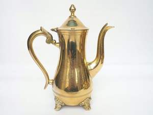 Cafetière en laiton aspect rustique avec poignée décorative idéale pour une utilisation dans les cuisines de style campagnard et les maisons traditionnelles - Product Image 4