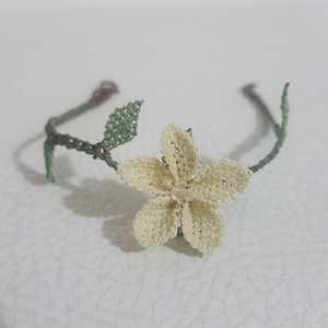 Mini sujetador elegante Beyaz Bileklik İğne Oyası - Product Image 1