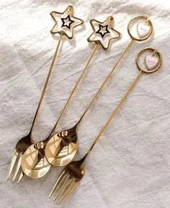 Ensemble d'épandeurs de fromage en acier inoxydable doré avec poignée de créateur écologique pour les mariages, les repas élégants et les accessoires pour la maison - Product Image 4