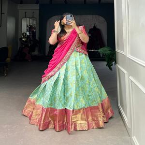 Dernier créateur Jacquard Soie Zari Tissage Travail Lehenga Choli par FabZone Vêtements indiens et pakistanais - Product Image 4