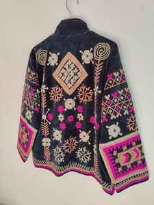Chaqueta Bordada Suzani Azul Marino, Chaqueta Étnica Hecha a Mano, Chaqueta Floral Suzani, Chaqueta de Terciopelo Puro, Estilo Boho Hippie - Product Image 5
