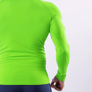เสื้อคอมเพรสชั่นแขนยาวผู้ชาย ผ้าโพลีเอสเตอร์สั่งทำพิเศษ ระบายอากาศได้ดี เป็นมิตรกับสิ่งแวดล้อม เหมาะสำหรับออกกำลังกาย ฟิตเนส แห้งเร็ว - Product Image 3