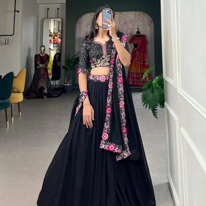 Georgette Lehenga negro con lentejuelas y bordado Material de seda de trabajo para damas de honor o funciones de boda - Product Image 1