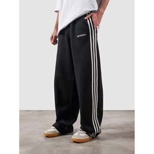 Pantalones Heritage 100% Algodón, Corte Ajustado Moderno, Tallas XL a 6XL, Color Negro, Logotipo Personalizable, Decoración con Franja Lateral, Ligeros - Product Image 5