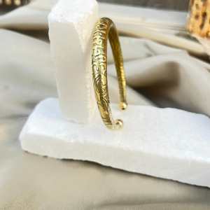 Brazalete de hoja Bohemia hecho a mano para mujer, brazalete de latón de 15mm para ocasiones de boda o aniversario - Product Image 4