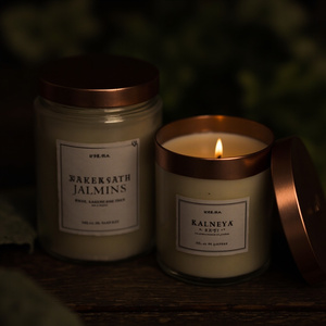 Vela Aromática Premium de Cera de Soya Orgánica con Aceites Esenciales de Lavanda, Árbol de Té y Menta para Alivio del Estrés y Relajación - Product Image 4
