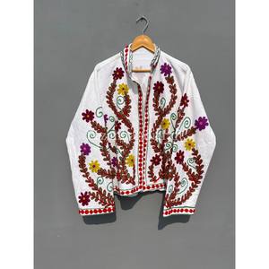 Venta al por mayor Unisex Floral bordado uzbeko Suzani chaqueta cosida a mano abrigo de invierno en tela de pato estilo de las mujeres para el otoño - Product Image 5