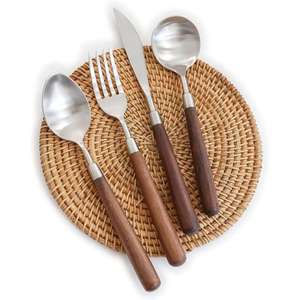 Couverts en acier et en bois intemporels et durables, idéaux pour les repas quotidiens et les dîners élégants - Product Image 1