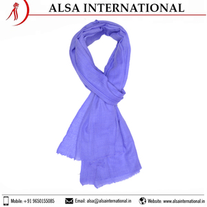 Fournisseur en vrac de couleur unie de foulards en laine à la mode modernes à bas prix châles et écharpes traditionnels - Product Image 2