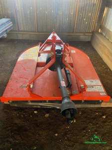 Tracteur 4x4 LX2610SUHSD 2023 avec godet à grappin - Moteur et pompe haute productivité pour les travaux agricoles et utilitaires - Product Image 3