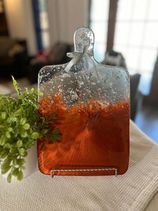 Tabla de cortar de resina y madera con detalles artísticos coloridos, ideal para hogares, comedores rústicos y estilos de cocina modernos - Product Image 6