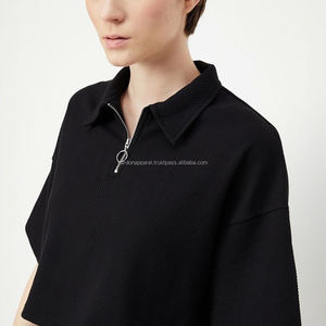 Nardon Apparel, camiseta sin mangas recortada personalizada para mujer, cintura alta, corte ajustado con interior elástico corto y decoración de botones para el verano - Product Image 5