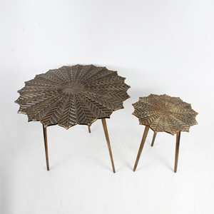 Muebles de metal Forma y tamaño únicos Juego de 2 mesas para accesorios para el hogar y el jardín Mesas de centro de aluminio - Product Image 1