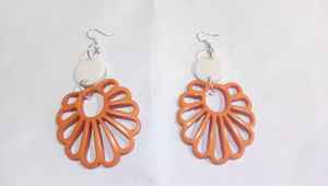 Pendientes de tuerca de resina cuadrados de melón de mezcla ligera elegante de diseño moderno para mujer hipoalergénico uso diario duradero - Product Image 3