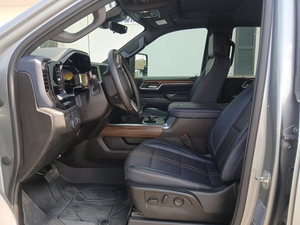 LIMPIO 2024 C H e V R o L E T Plata ado 3500HD High Country Crew Cab 4WD - Product Image 4