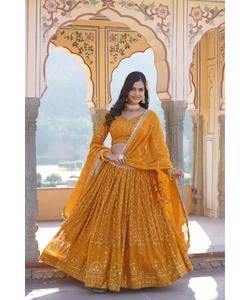 LavisaSezy One Piece LehengaCholi pour femme en rose avec chemisier en velours brodé - Product Image 2