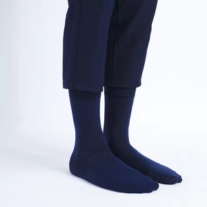 Vente en gros de chaussettes décontractées en coton peigné de haute qualité fabriquées sur mesure pour hommes, grande taille, noires, respirantes, à séchage rapide - Product Image 1