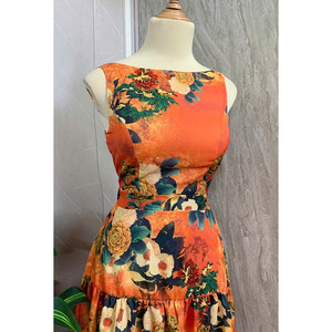 Vestido Largo Clásico de Poliéster con Estampado Floral Naranja, Diseño Elegante Personalizado, Cuello Cuadrado, Aberturas, Suministro ODM, Talla XS, Modelo Diario, Color Mau - Product Image 1