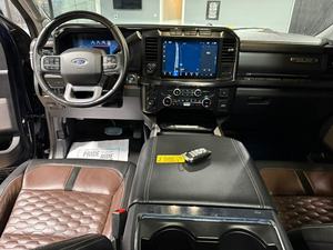 OFERTA ESPECIAL: NUEVO MODELO 2023 FORD F250 CREW CAB LARIAT ULTIMATE, VOLANTE A LA IZQUIERDA, INTERIOR DE CUERO OSCURO, ENVÍO GRATUITO, INCENTIVOS - Product Image 3