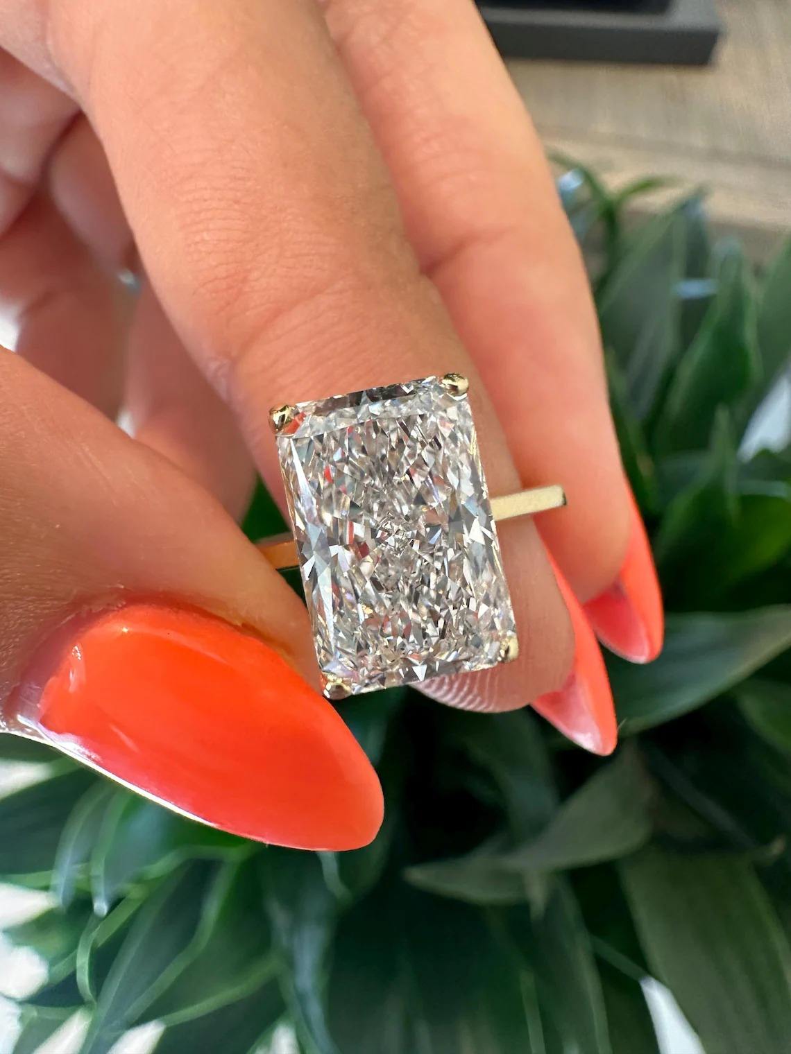 D-F+(ไม่มีสี)