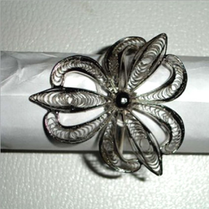 D'impressionnants ronds de serviette en métal qui élèvent les paramètres de table avec des détails métalliques brillants maintenant offerts en lots de gros dans le monde entier - Product Image 3