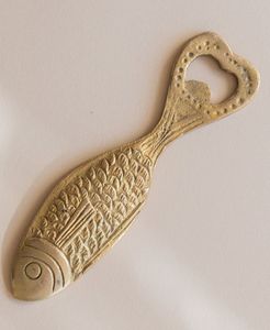 Grand ouvre-bouteille en fonte élégant avec une finition rustique parfait pour les cuisines de salles de banquet et les rassemblements de ferme - Product Image 2