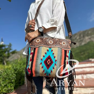 Sac à main à franges usiné à la main Couverture de selle aztèque Sac à bandoulière de haute qualité Conception unique de bohème Sacs élégants pour les femmes - Product Image 1