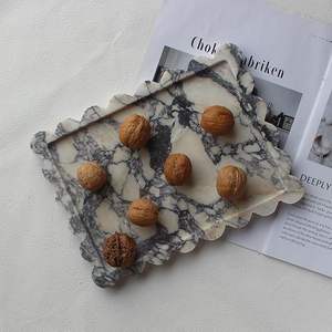 Plateau rectangulaire en marbre pour servir le petit-déjeuner au lit avec du thé, des collations, des fruits pour les matins spéciaux - Product Image 6