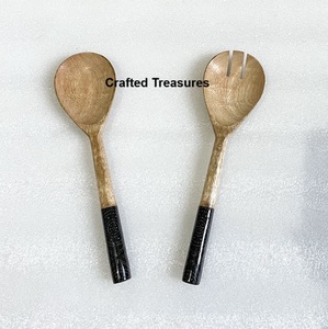 Ensemble de serveurs à salade de couverts finis avec poignée en émail noir attrayant avec fourchette et cuillère de service à la maison et à l'hôtel - Product Image 3