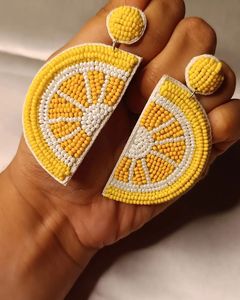 Pendientes de cuentas con forma de rodaja de limón amarillo extragrande, pendientes colgantes de fruta semicircular, joyería tropical de verano para mujer - Product Image 1