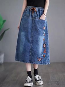 Jupe midi trapèze en jean pour femme, brodée à la main, patchwork, coupe décontractée, en coton délavé, style printemps - Product Image 6