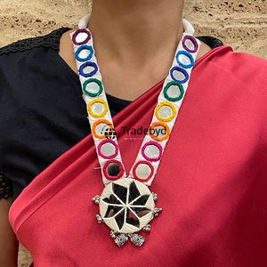 Tradebyd Collier de broderie unique Bijoux faits à la main pour la fête de mariage et la mode de tous les jours - Product Image 3