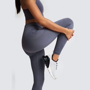 ชุดโยคะไร้รอยต่อแห้งเร็วของผู้หญิงเลกกิ้งสปอร์ตแบบย้อนกลับกางเกงเลกกิ้งระบายอากาศได้ดีเสื้อออกกำลังกายกางเกงพื้นแข็งลาย XS - Product Image 6