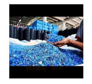 Reciclado HDPE Blue Drum Scrap Clear Natural Regrind Washed para moldeado de plástico y equipo deportivo disponible a precio barato - Product Image 1