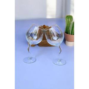 ATTENTIONNANT ; verre à vin en verre magnifiquement conçu transforme une boisson ordinaire en un rituel raffiné, incroyablement fabriqué par BRUSHSTROKE - Product Image 6