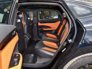 Auto Deportivo 4x4 de Gasolina 2023 con 4 Asientos, Motores de Tracción Simple, Vehículo Usado a Gasolina, Libre de Accidentes y Listo para Enviar - Product Image 3