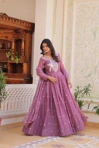Robe en Georgette de Style Anarkali Ethnique Pleine Longueur Broderie Séquente Lourde de 3mm pour les Fêtes d'Été Festivals Comprend Dupatta - Product Image 6