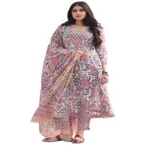Tenues de soirée de créateur pour mariages et événements, en velours, satin et dentelle, longueur ras du sol, pour femmes enceintes, style pakistanais Pataila Punjabi avec traîne cathédrale - Product Image 1