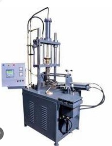 Machine de moulage par injection mécanique verticale industrielle à usage intensif, capacité de 60 g par course, recyclage des déchets plastiques PP/PE/HDPE - Product Image 3